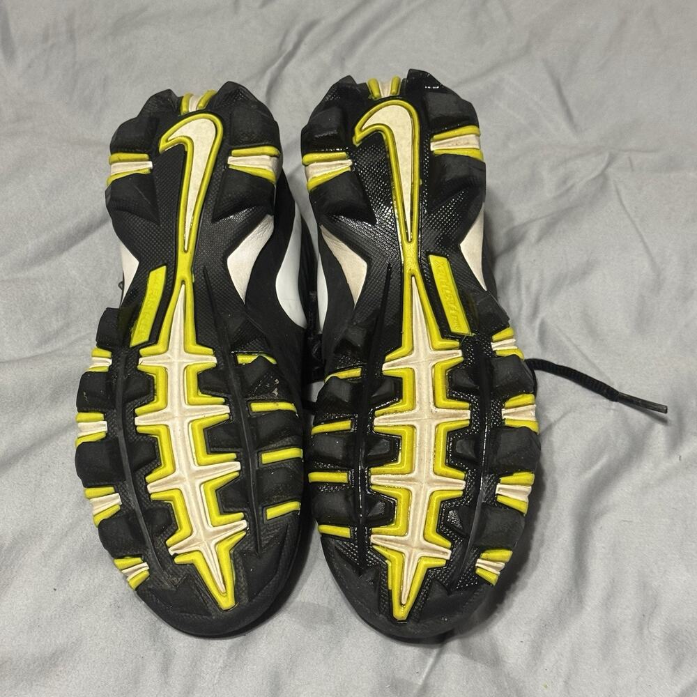 Black and White Cleats Youth Size 1 Used Good. No Rips Or Tears On The Shoe. - Picture 2 of 6